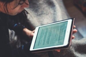 screen-book-read-person-people-technology-1280164-pxhere